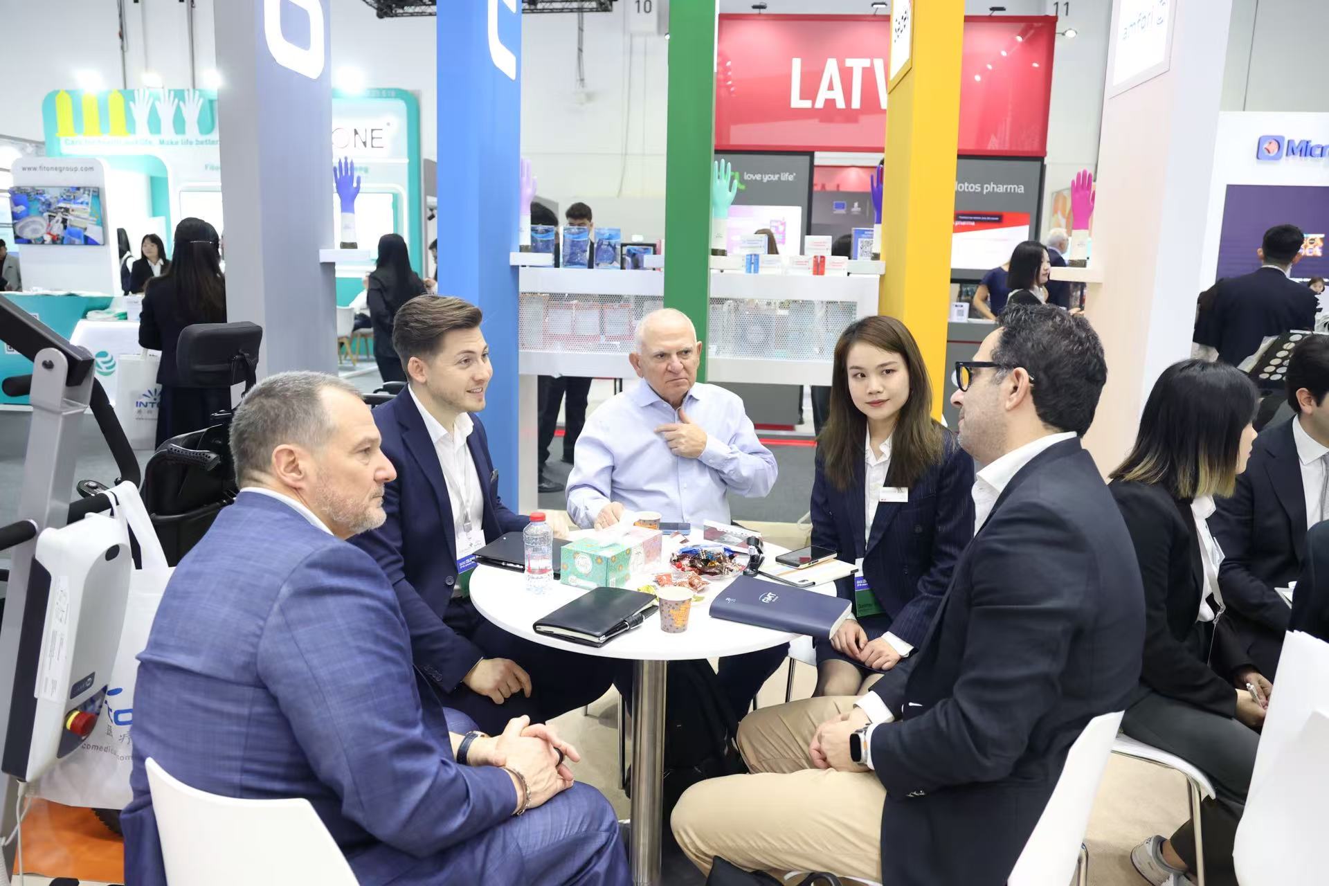 letou乐投医疗在本次展会上展出了多款具有创新技术与卓越品质的产品