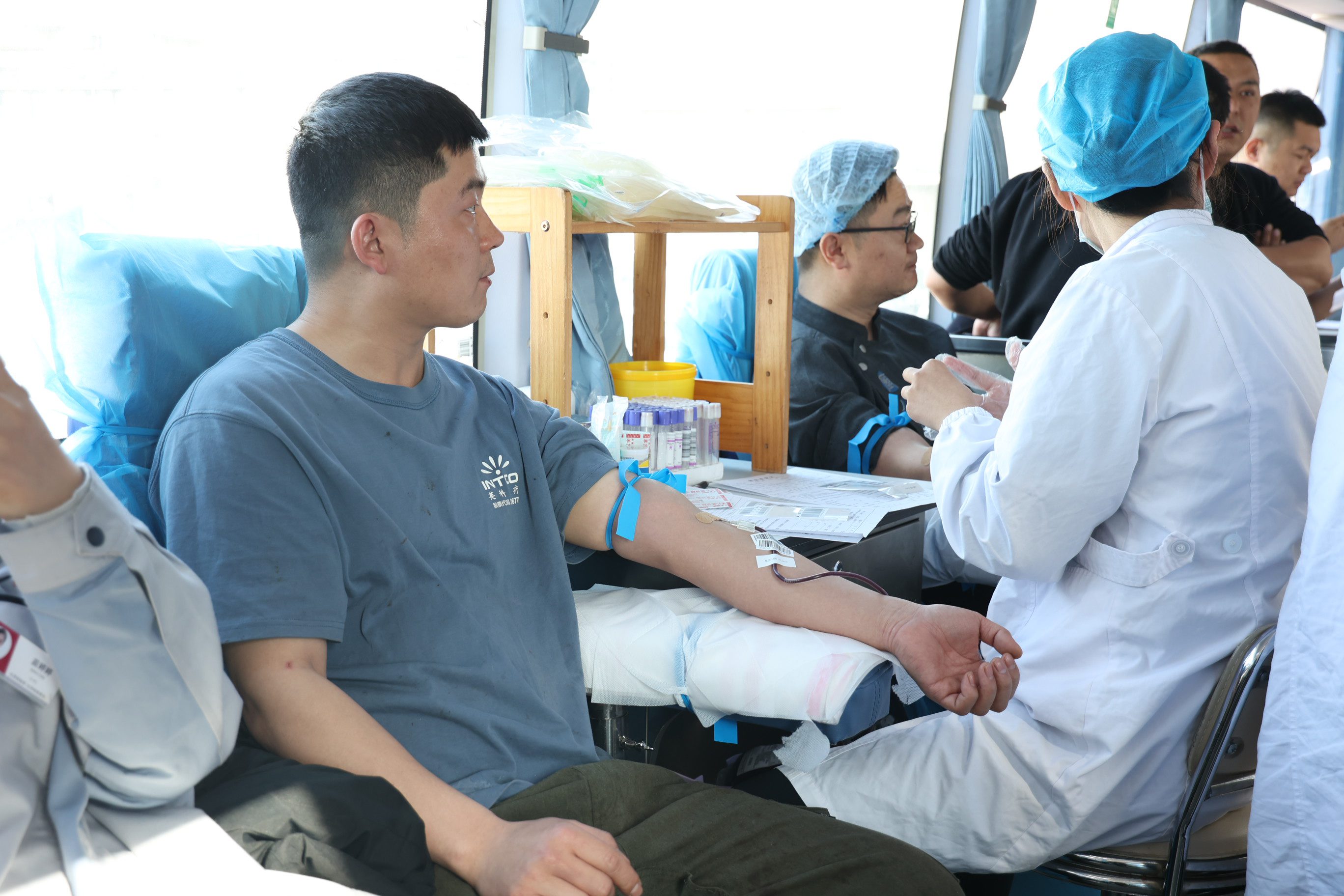 letou乐投伙伴积极参与献血活动